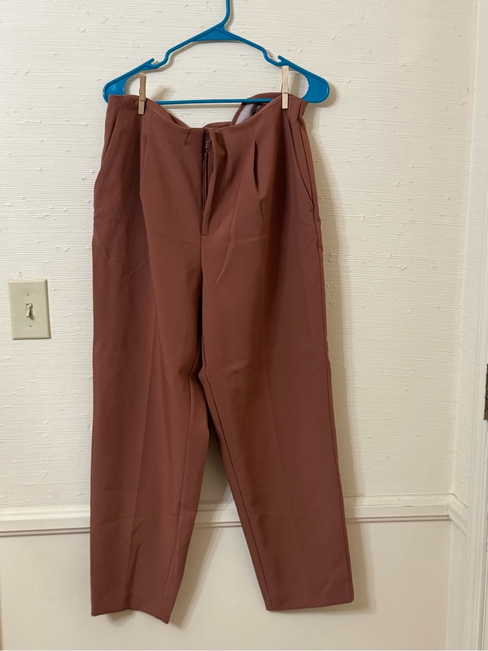 Women’s High-Rise Tapered Pants